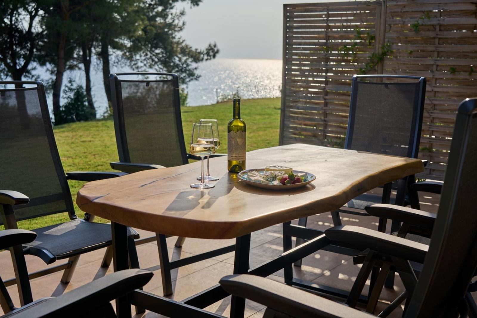 Summerday Villa Private Beach เนอาอิรากลีอา ภายนอก รูปภาพ